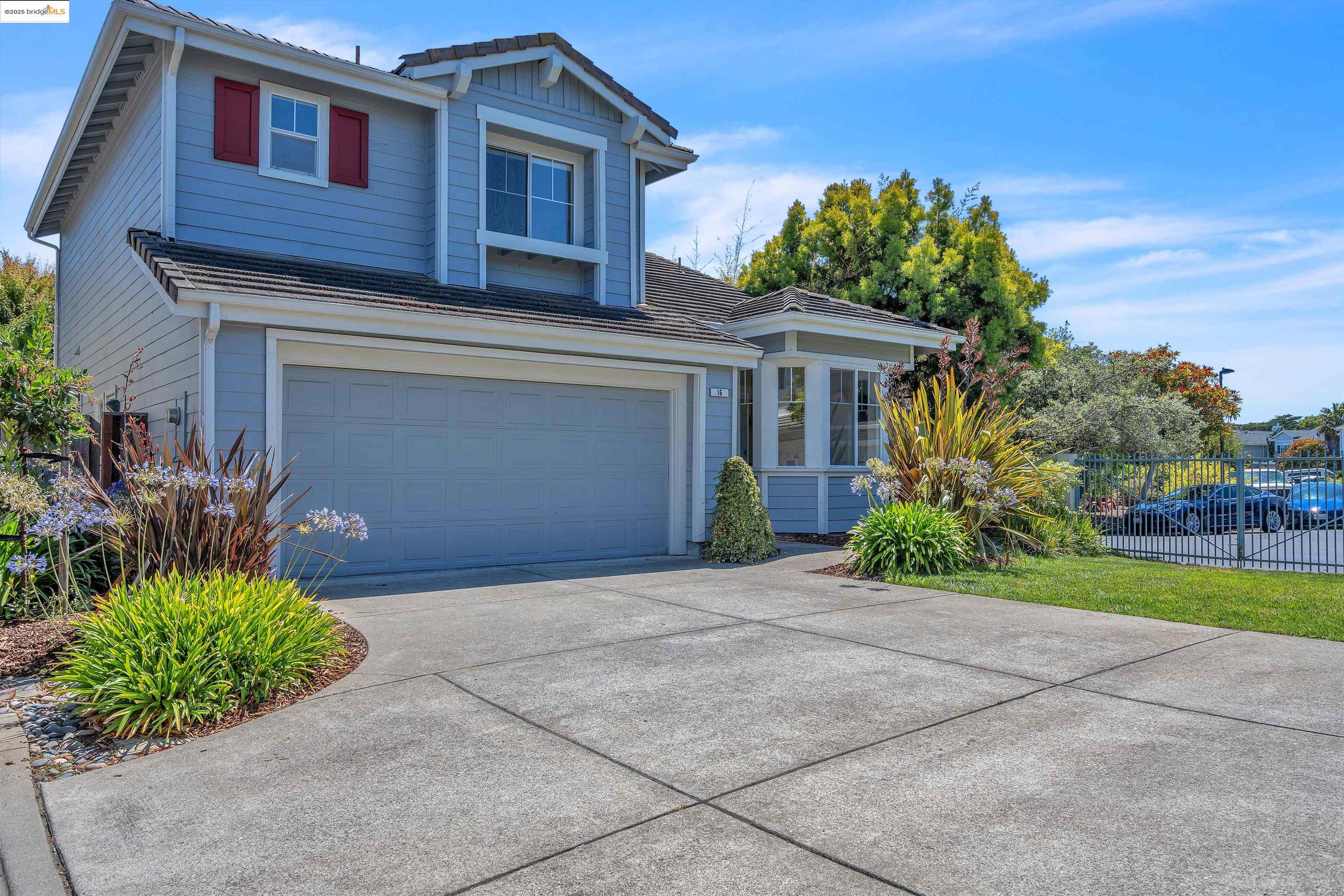 Detail Gallery Image 3 of 39 For 16 Bay Harbor Ct, Richmond,  CA 94804 - 3 Beds | 3 Baths