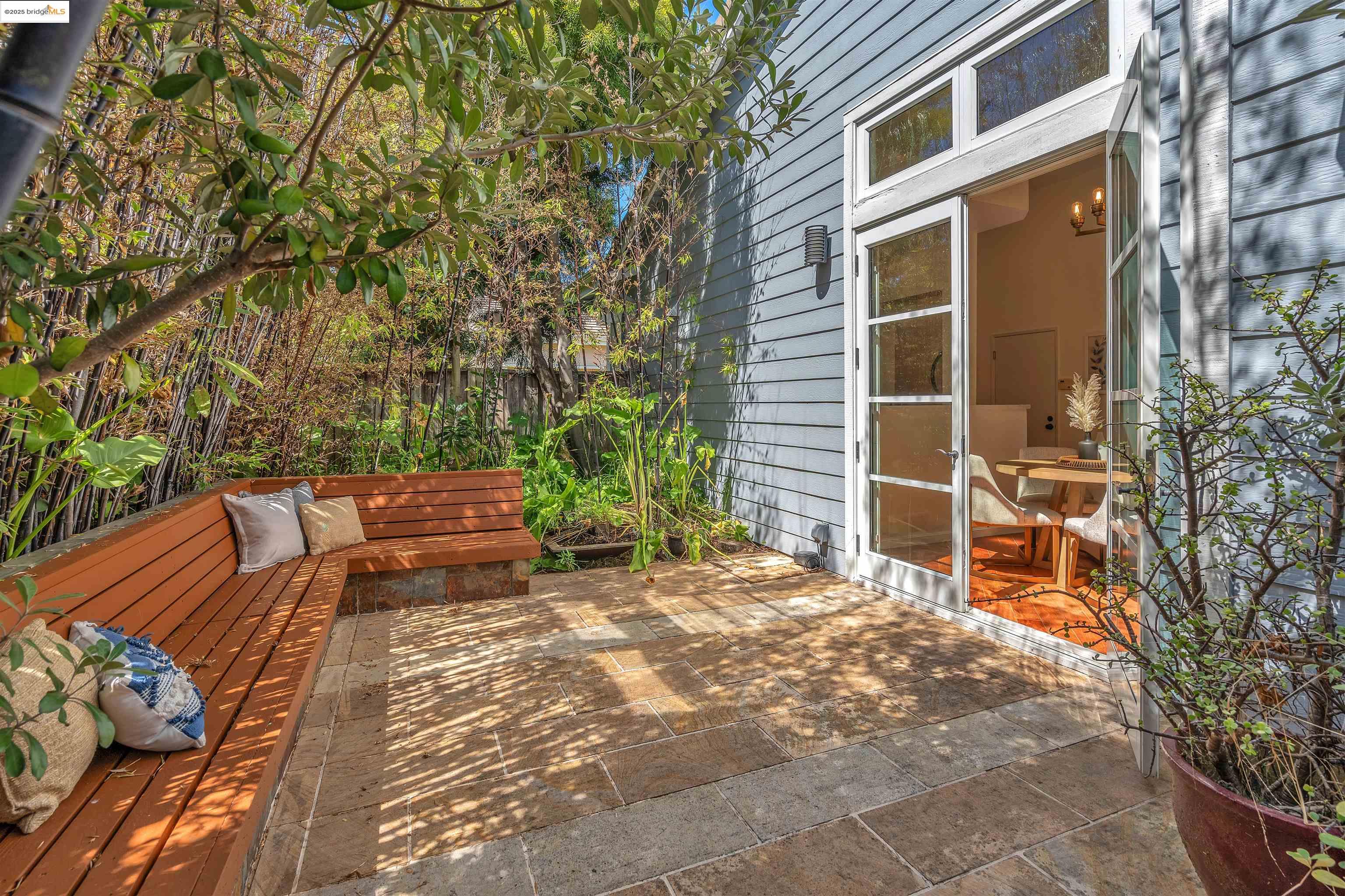 Detail Gallery Image 24 of 39 For 16 Bay Harbor Ct, Richmond,  CA 94804 - 3 Beds | 3 Baths