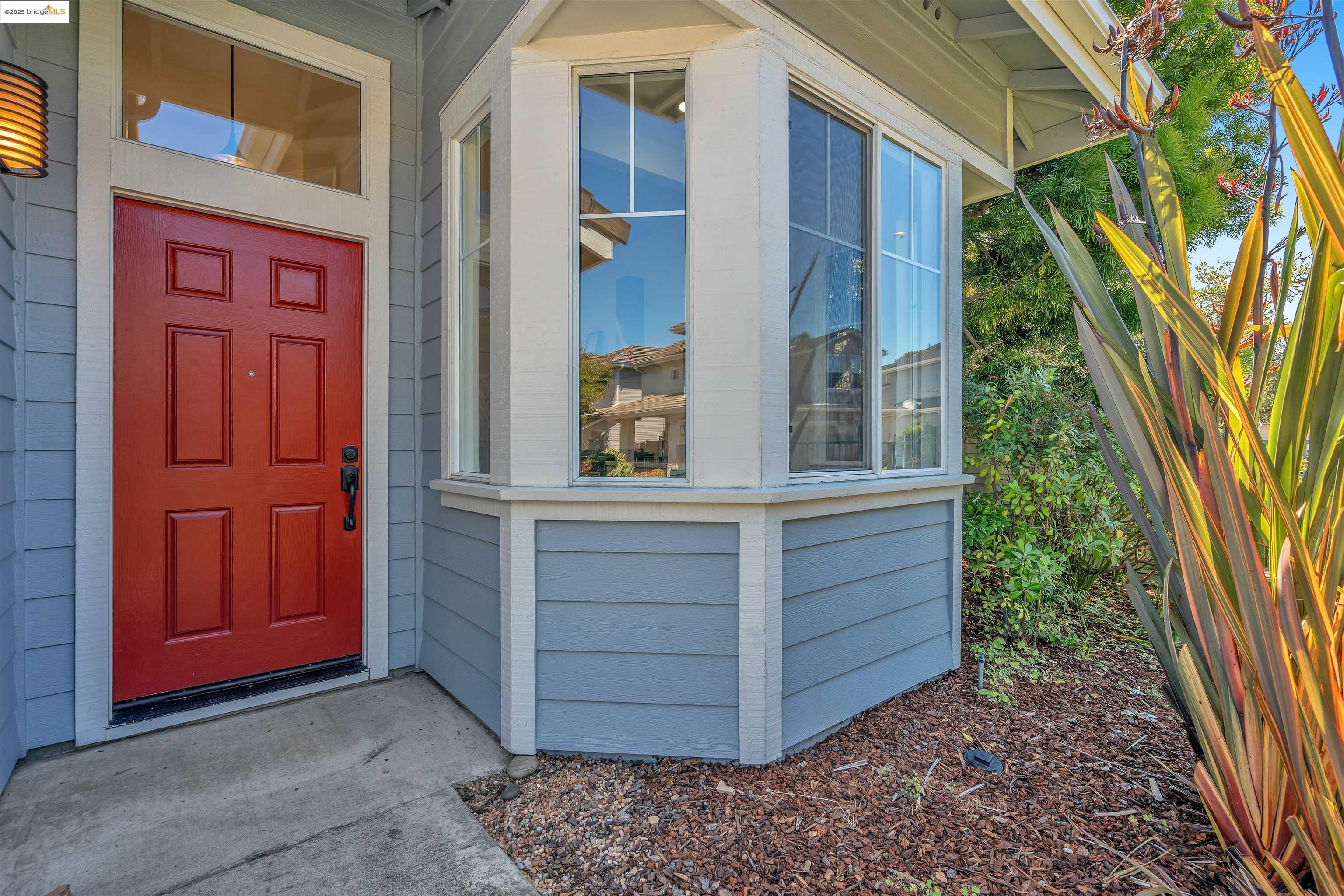 Detail Gallery Image 4 of 39 For 16 Bay Harbor Ct, Richmond,  CA 94804 - 3 Beds | 3 Baths