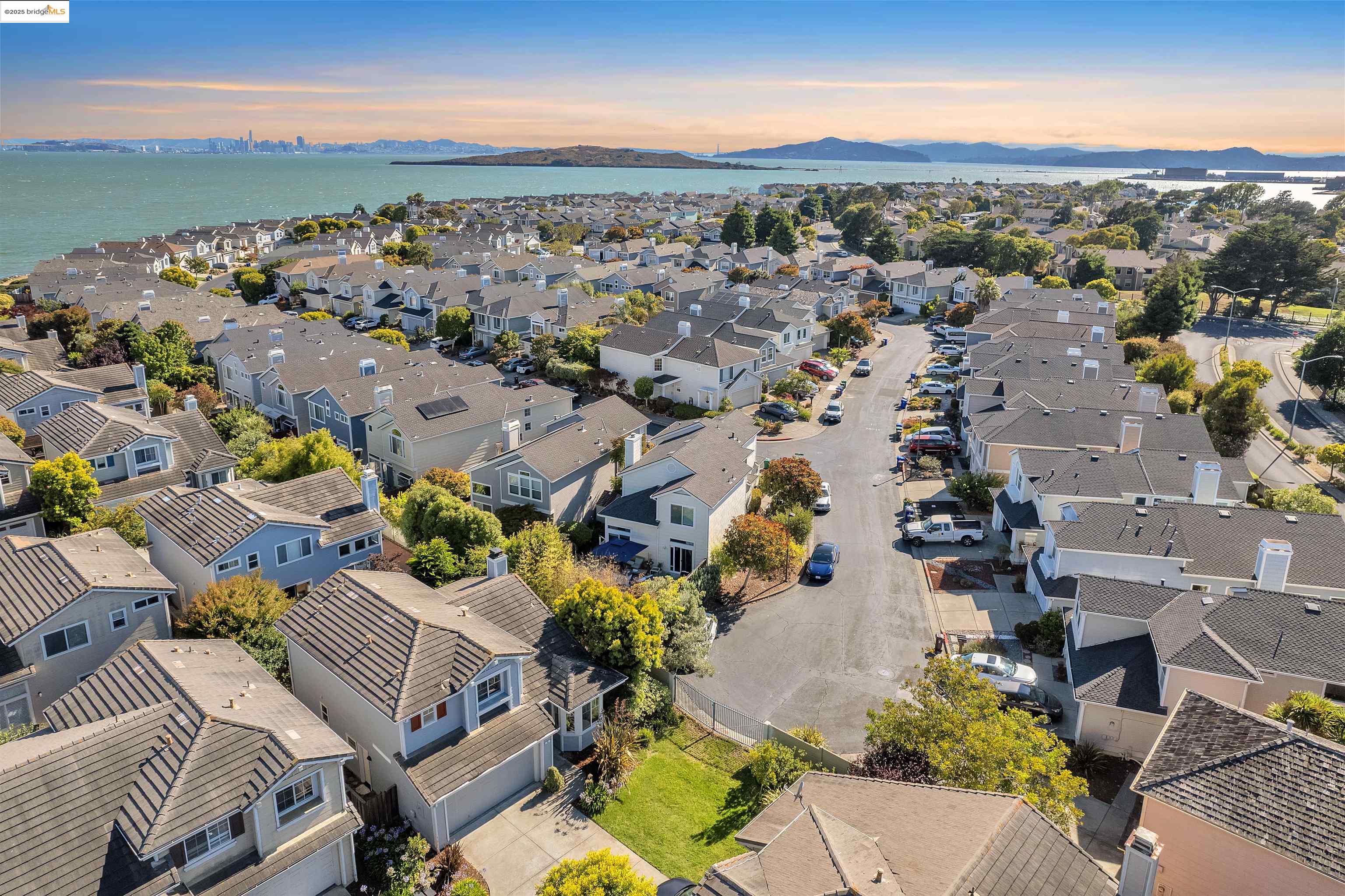 Detail Gallery Image 29 of 39 For 16 Bay Harbor Ct, Richmond,  CA 94804 - 3 Beds | 3 Baths