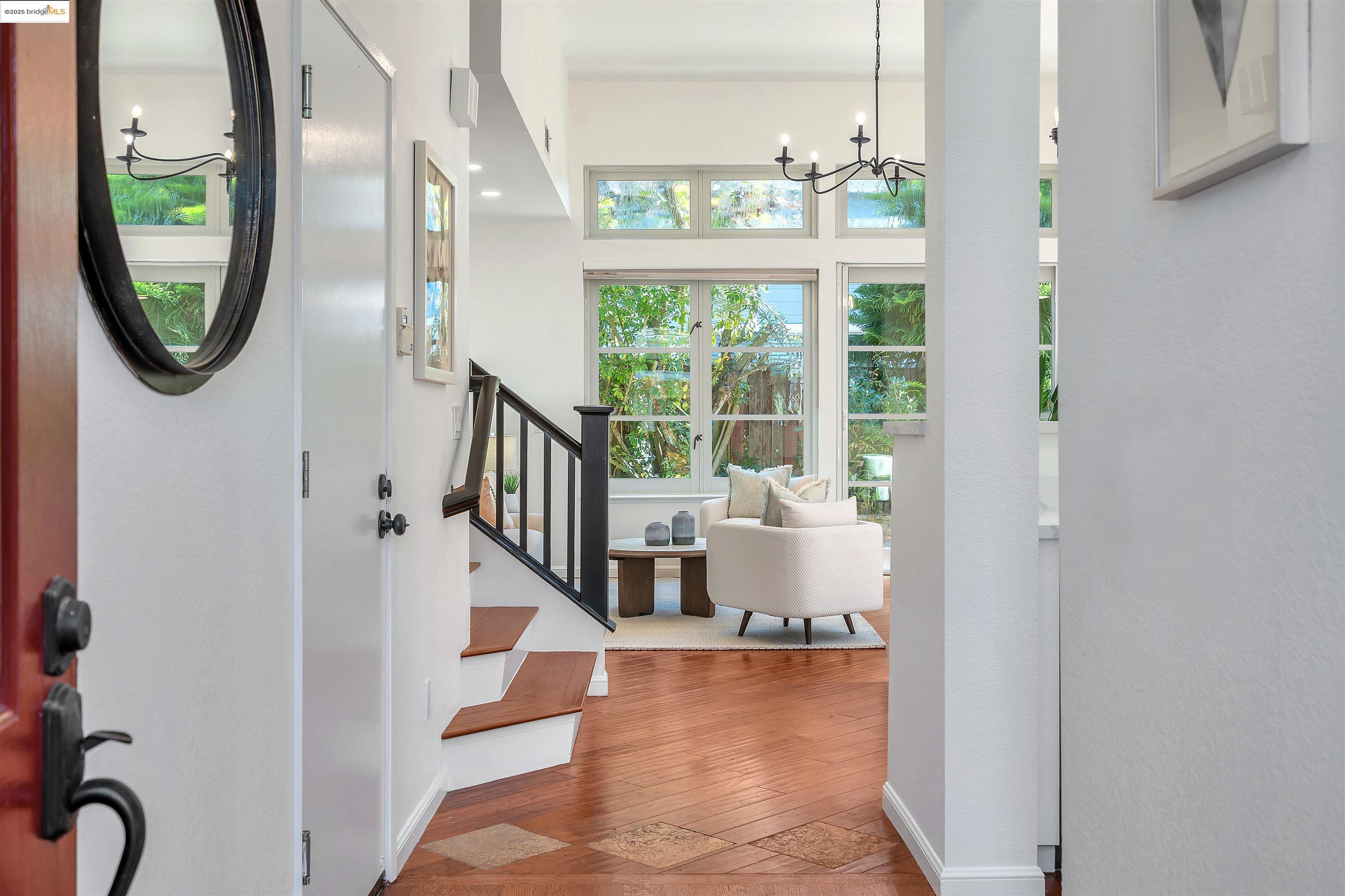 Detail Gallery Image 5 of 39 For 16 Bay Harbor Ct, Richmond,  CA 94804 - 3 Beds | 3 Baths