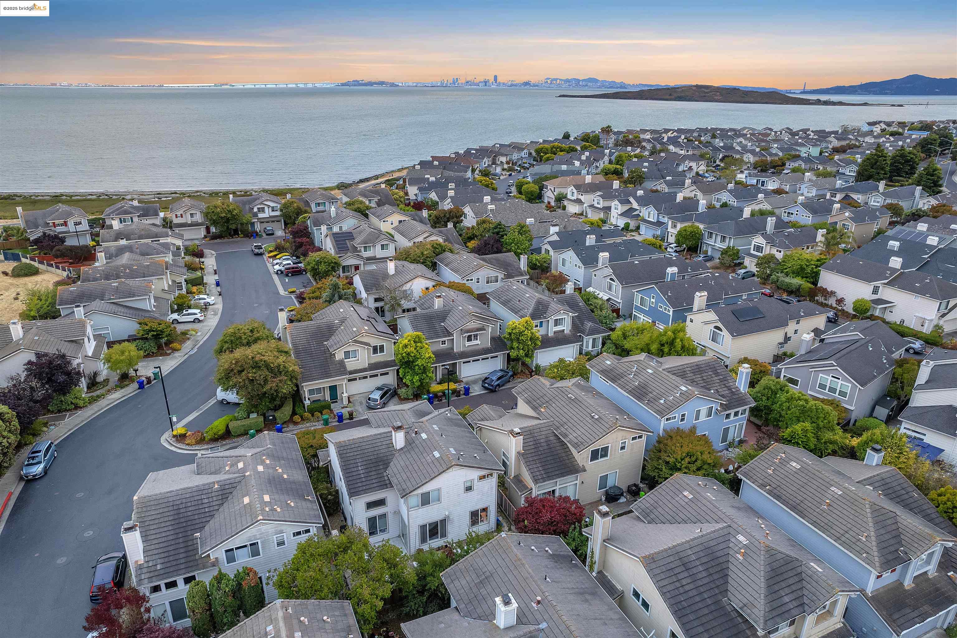 Detail Gallery Image 35 of 39 For 16 Bay Harbor Ct, Richmond,  CA 94804 - 3 Beds | 3 Baths