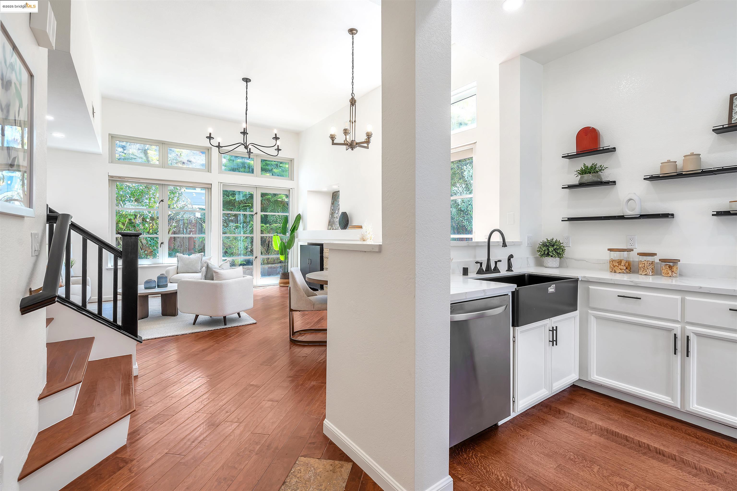 Detail Gallery Image 6 of 39 For 16 Bay Harbor Ct, Richmond,  CA 94804 - 3 Beds | 3 Baths