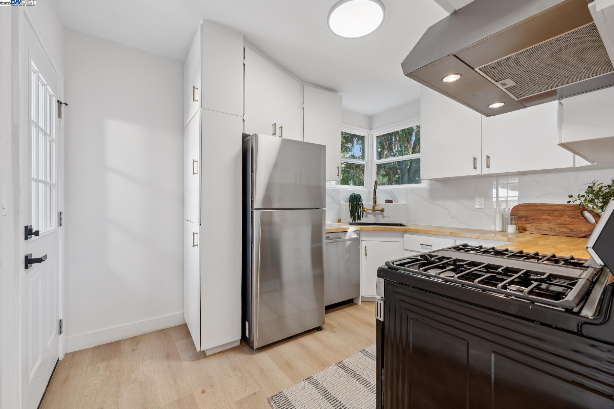 Detail Gallery Image 12 of 45 For 5400 Clinton Ave, Richmond,  CA 94805 - 2 Beds | 1 Baths