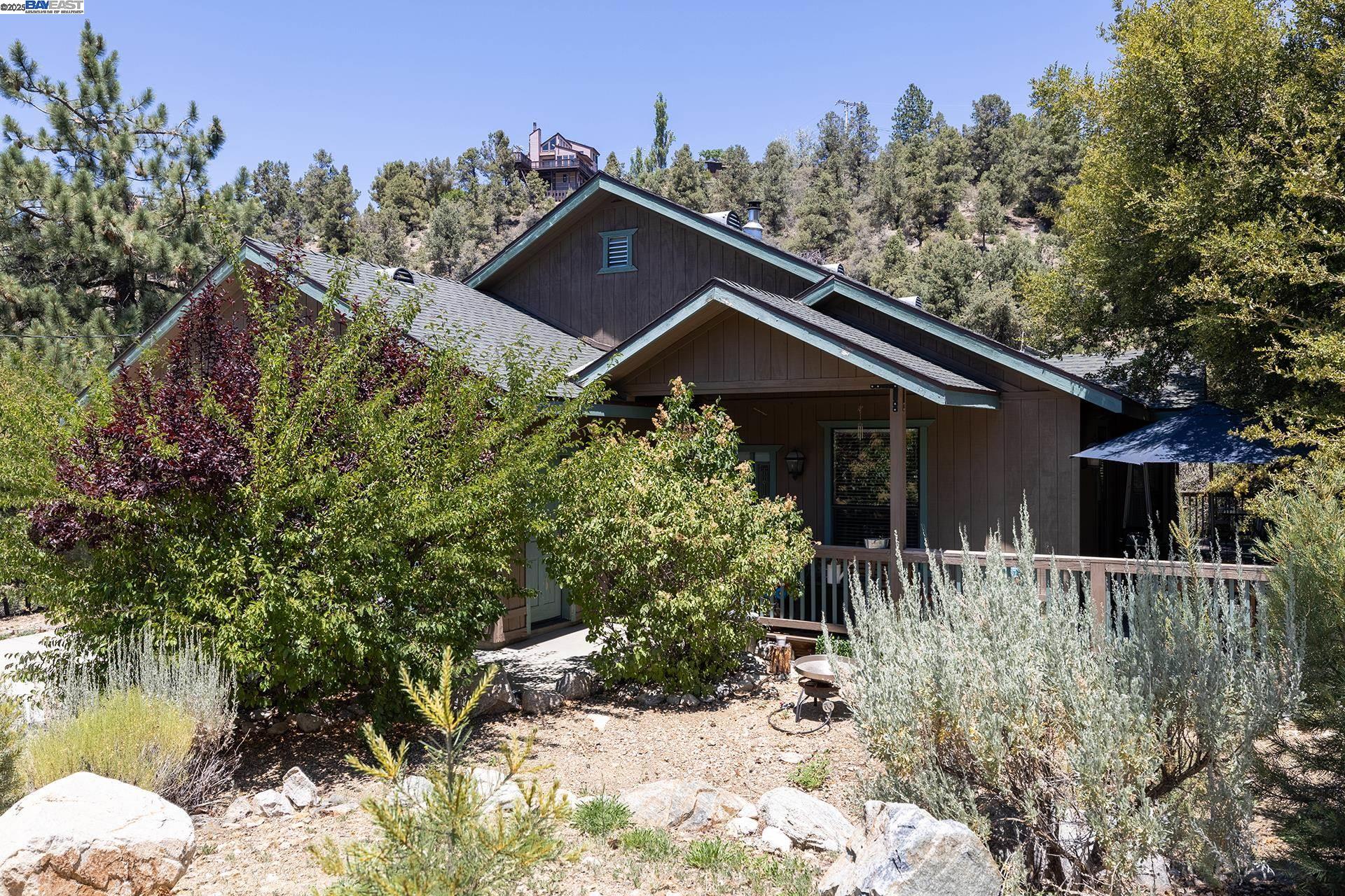 Detail Gallery Image 1 of 20 For 2048 Woodland Dr, –,  CA 93222 - 3 Beds | 3 Baths