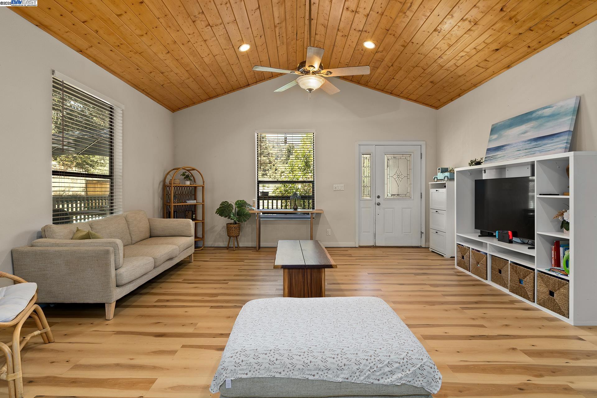 Detail Gallery Image 4 of 20 For 2048 Woodland Dr, –,  CA 93222 - 3 Beds | 3 Baths
