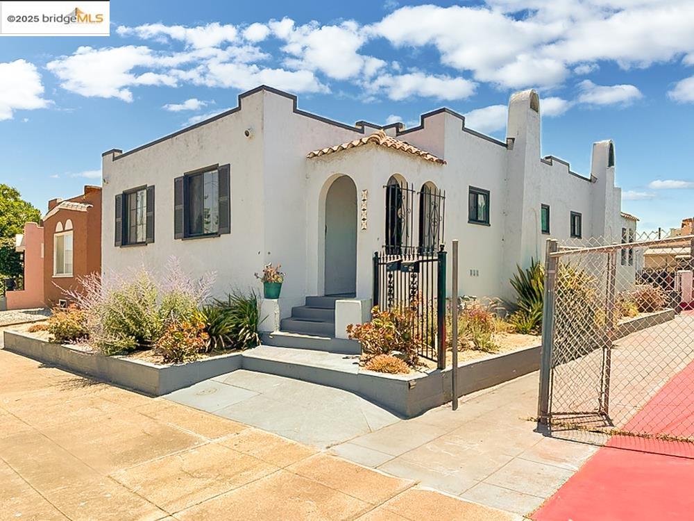 Detail Gallery Image 1 of 31 For 2775 E 21st St, Oakland,  CA 94601 - – Beds | – Baths