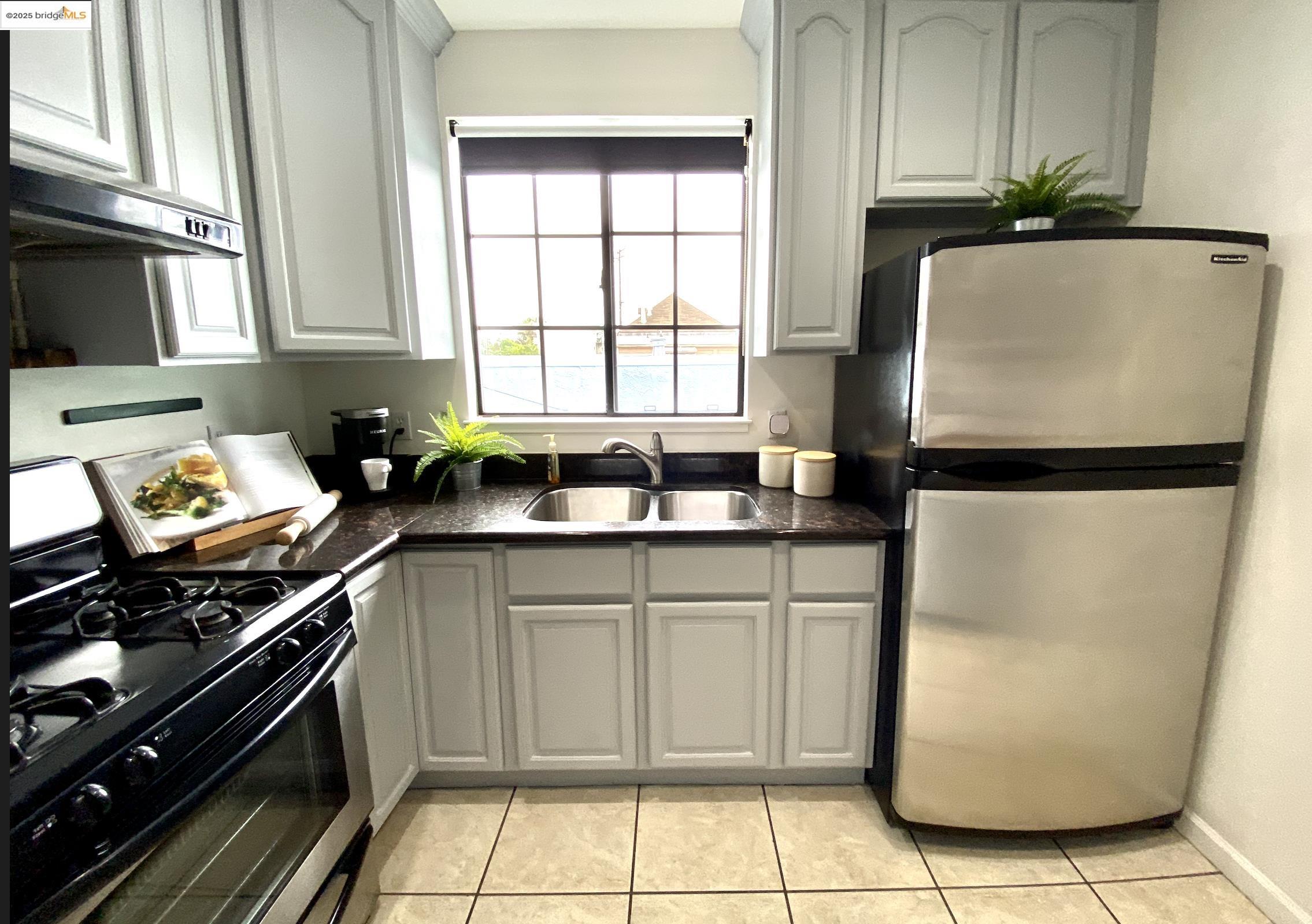 Detail Gallery Image 9 of 31 For 2775 E 21st St, Oakland,  CA 94601 - – Beds | – Baths