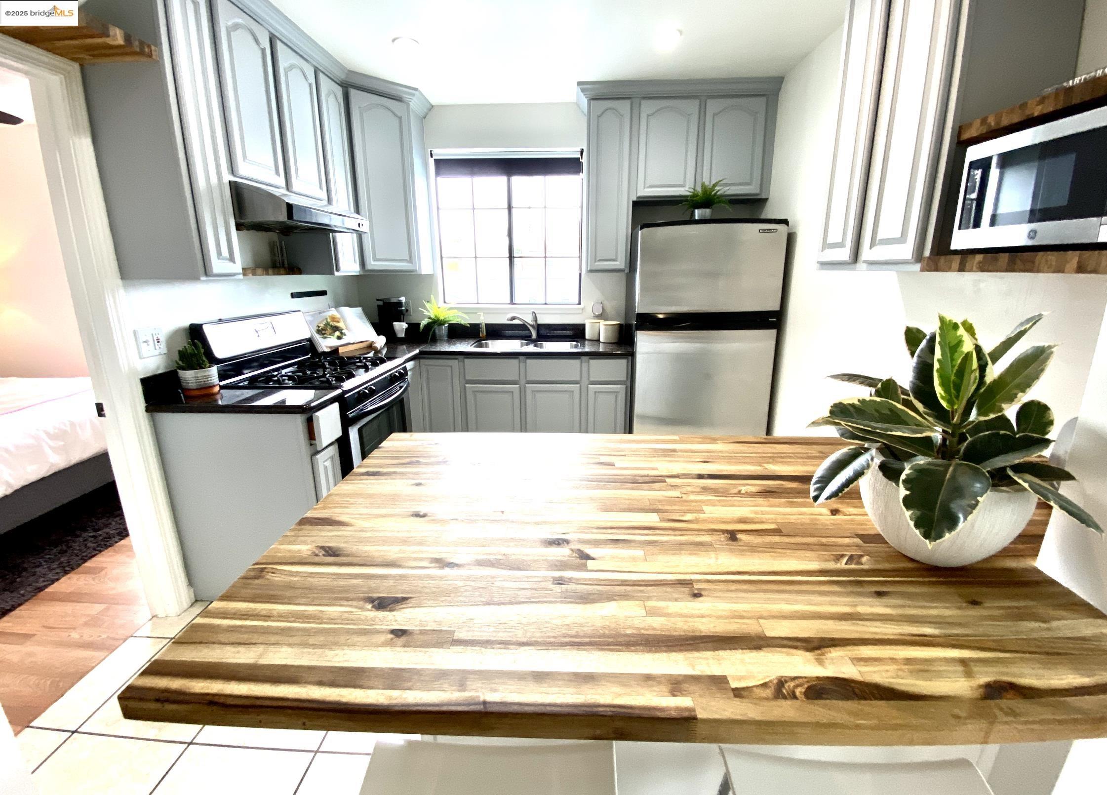 Detail Gallery Image 11 of 31 For 2775 E 21st St, Oakland,  CA 94601 - – Beds | – Baths