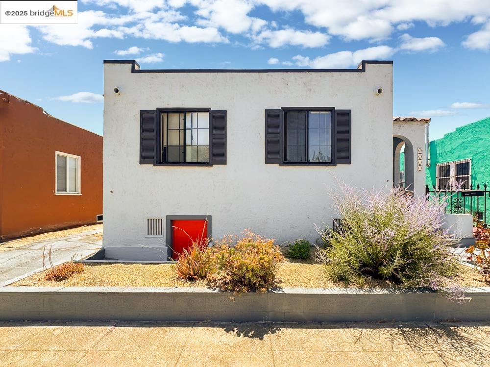 Detail Gallery Image 3 of 31 For 2775 E 21st St, Oakland,  CA 94601 - – Beds | – Baths