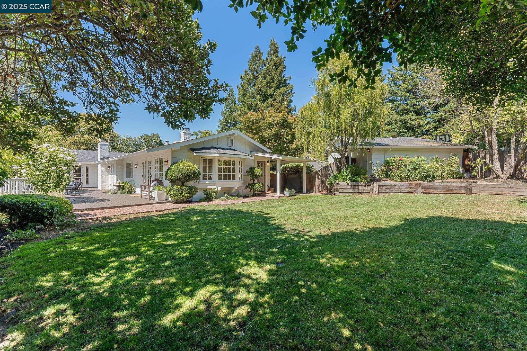 Detail Gallery Image 2 of 57 For 645 Los Palos Dr, Lafayette,  CA 94549 - 4 Beds | 2 Baths
