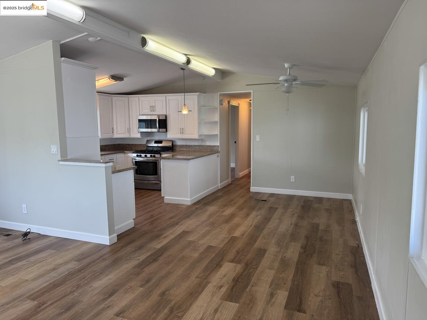 Detail Gallery Image 3 of 38 For 1555 Merrill St #57,  Santa Cruz,  CA 95062 - 2 Beds | 2 Baths