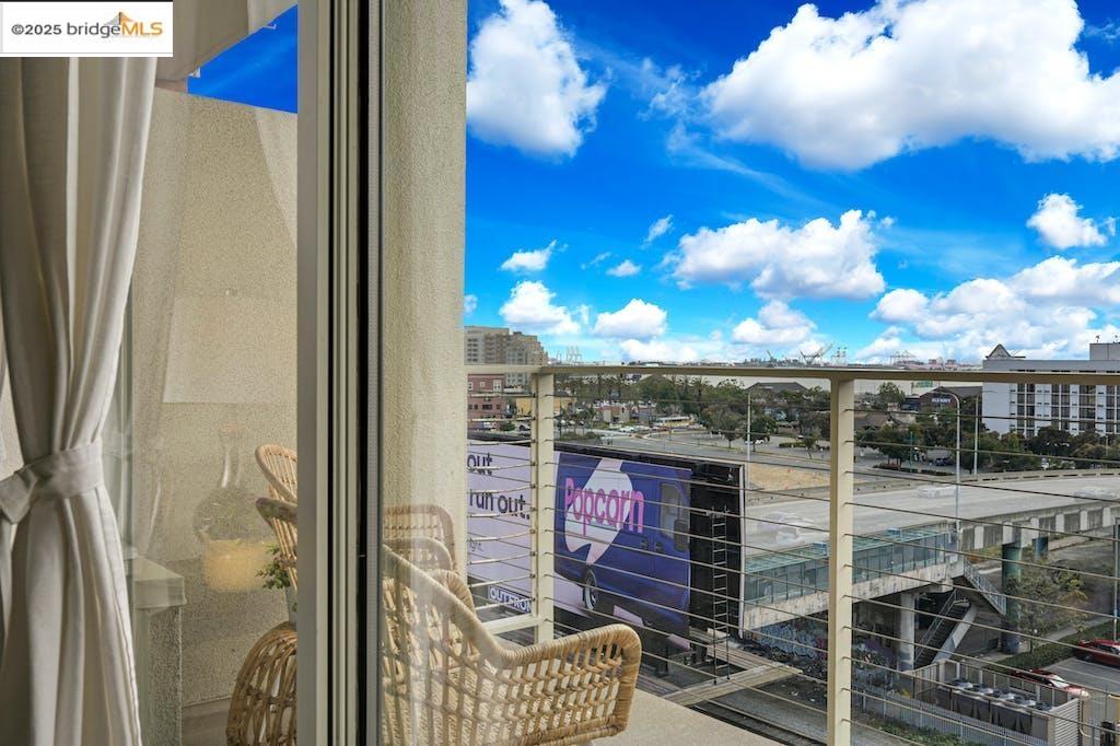 Detail Gallery Image 4 of 46 For 5855 Horton St #715,  Emeryville,  CA 94608 - 1 Beds | 1 Baths