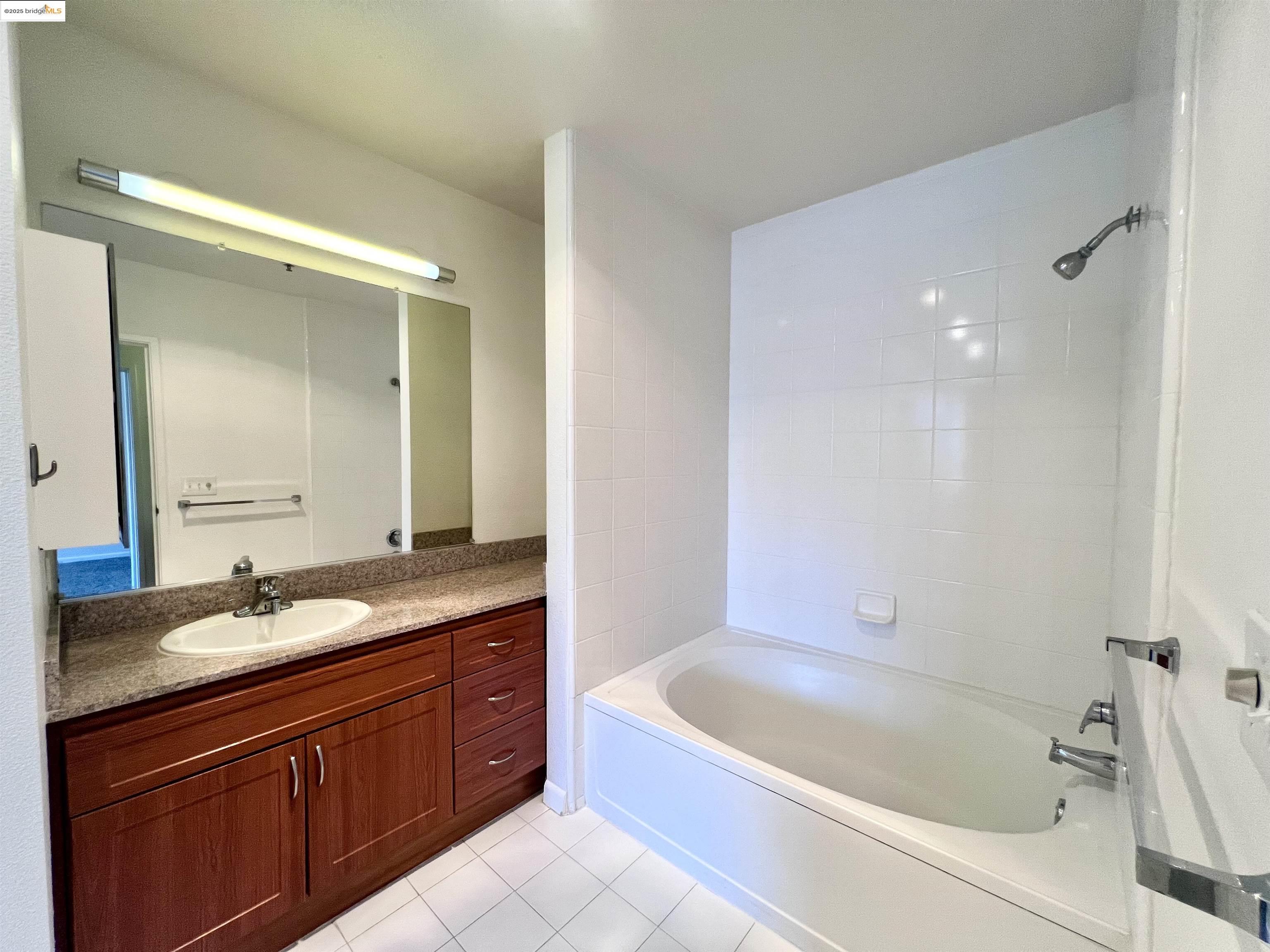 Detail Gallery Image 40 of 46 For 5855 Horton St #715,  Emeryville,  CA 94608 - 1 Beds | 1 Baths