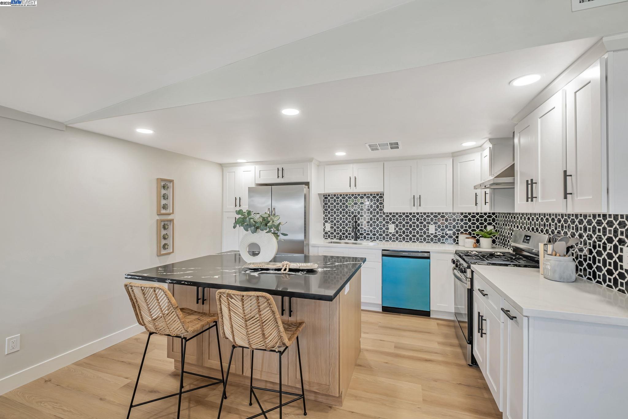 Detail Gallery Image 1 of 29 For 4715 Dogwood, Fremont,  CA 94536 - 3 Beds | 2 Baths