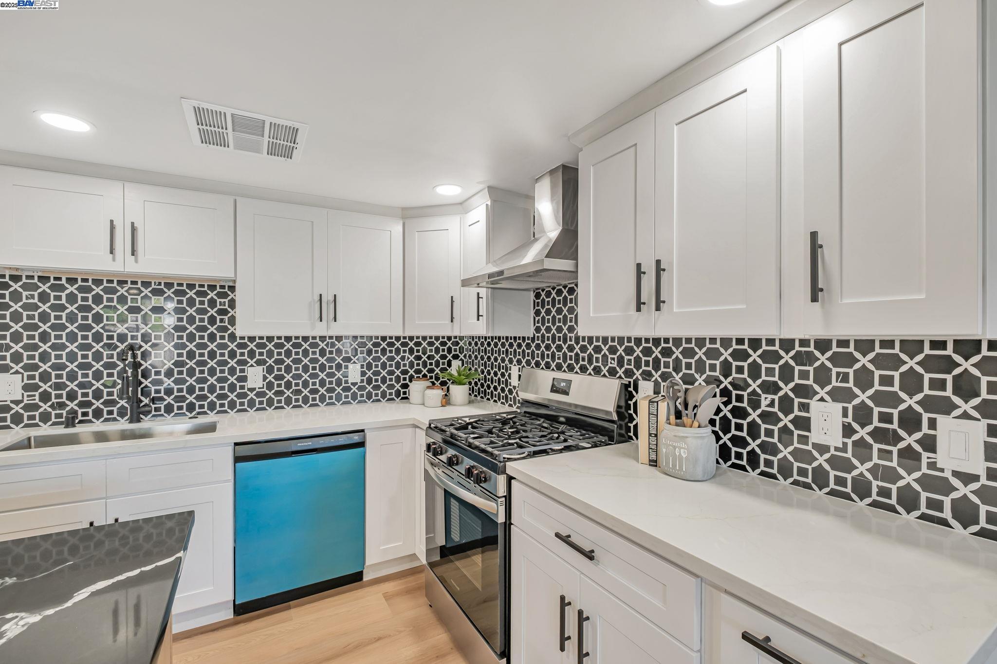 Detail Gallery Image 13 of 29 For 4715 Dogwood, Fremont,  CA 94536 - 3 Beds | 2 Baths