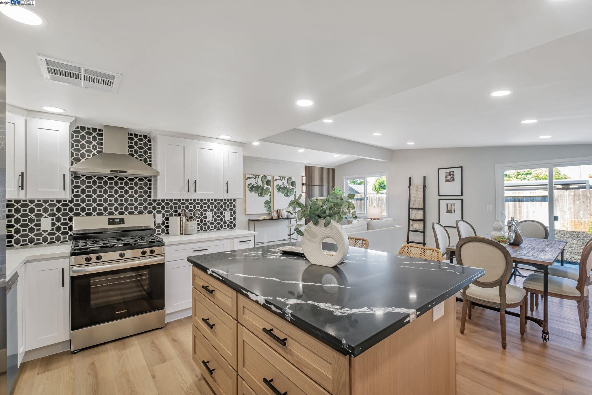 Detail Gallery Image 10 of 29 For 4715 Dogwood, Fremont,  CA 94536 - 3 Beds | 2 Baths