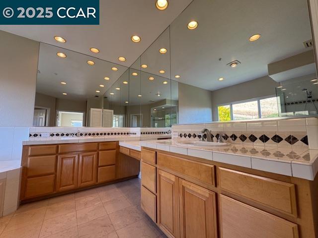 Detail Gallery Image 15 of 29 For 2175 Sky View Ct, Moraga,  CA 94556 - 4 Beds | 3/1 Baths