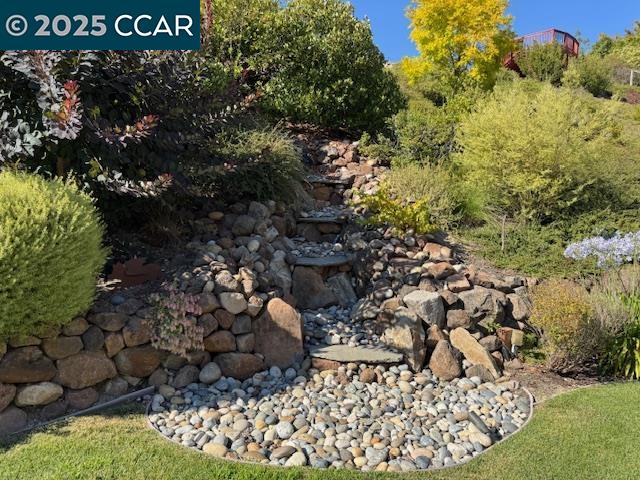 Detail Gallery Image 26 of 29 For 2175 Sky View Ct, Moraga,  CA 94556 - 4 Beds | 3/1 Baths