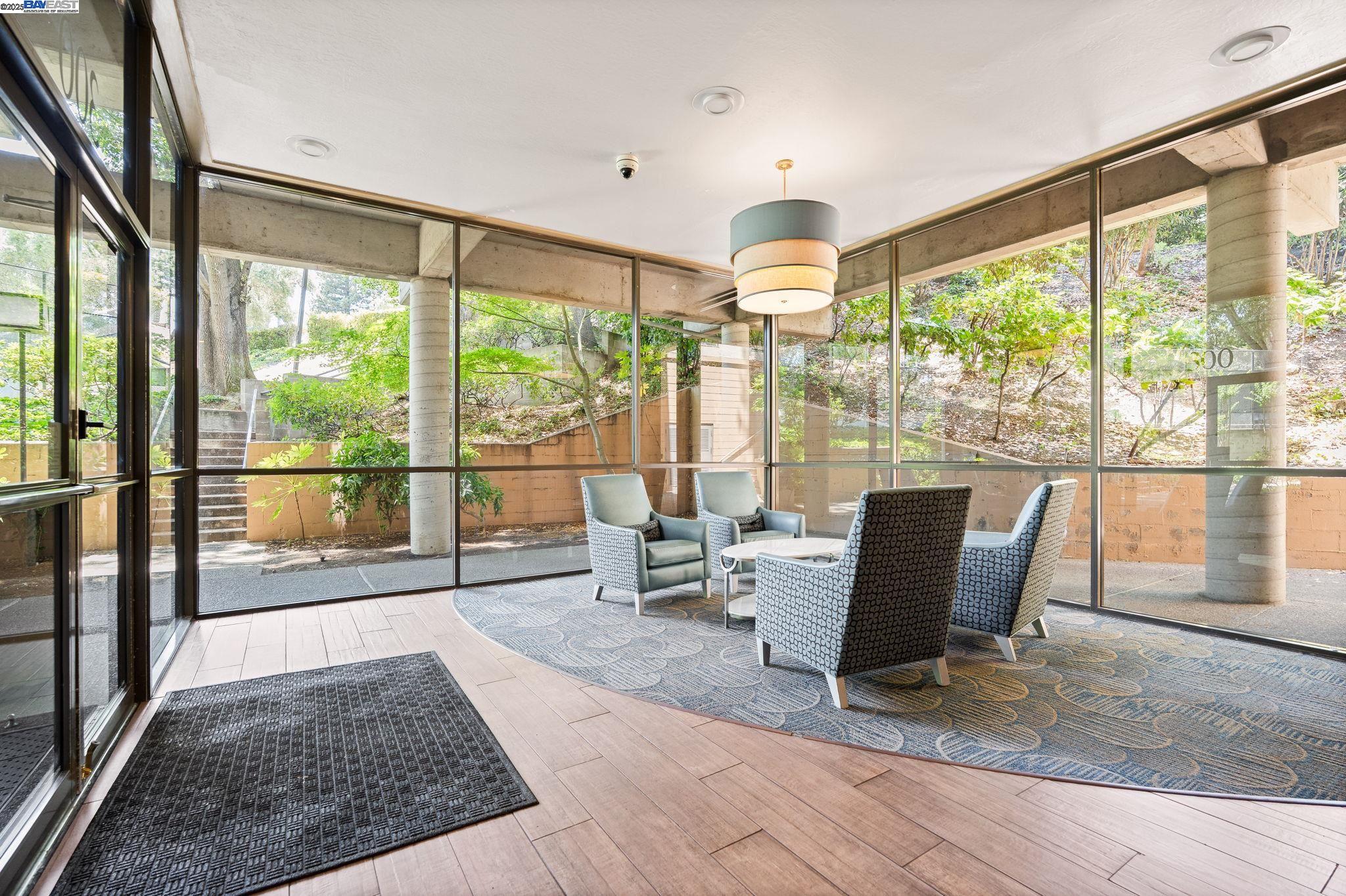 Detail Gallery Image 10 of 18 For 300 N Civic Dr #403,  Walnut Creek,  CA 94596 - 1 Beds | 1 Baths
