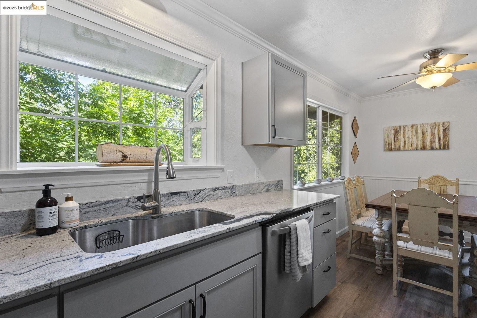 Detail Gallery Image 11 of 49 For 23565 Lakewood Dr, Twain Harte,  CA 95383 - 3 Beds | 2 Baths
