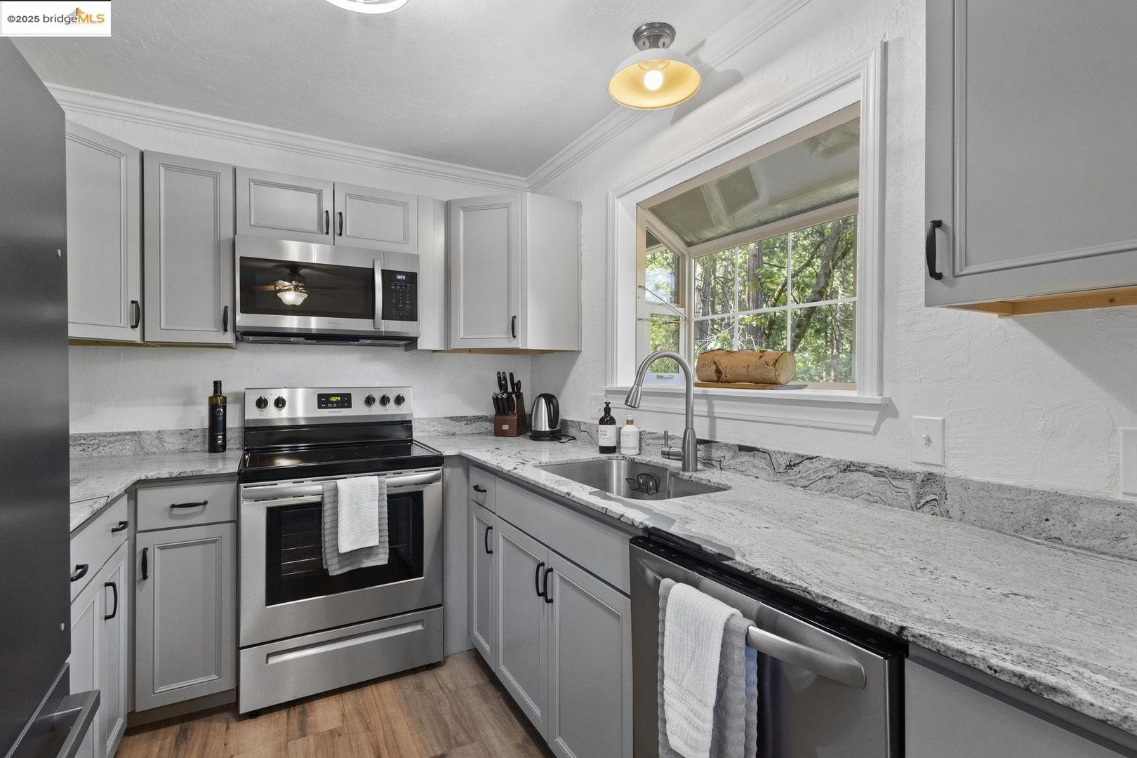 Detail Gallery Image 13 of 49 For 23565 Lakewood Dr, Twain Harte,  CA 95383 - 3 Beds | 2 Baths
