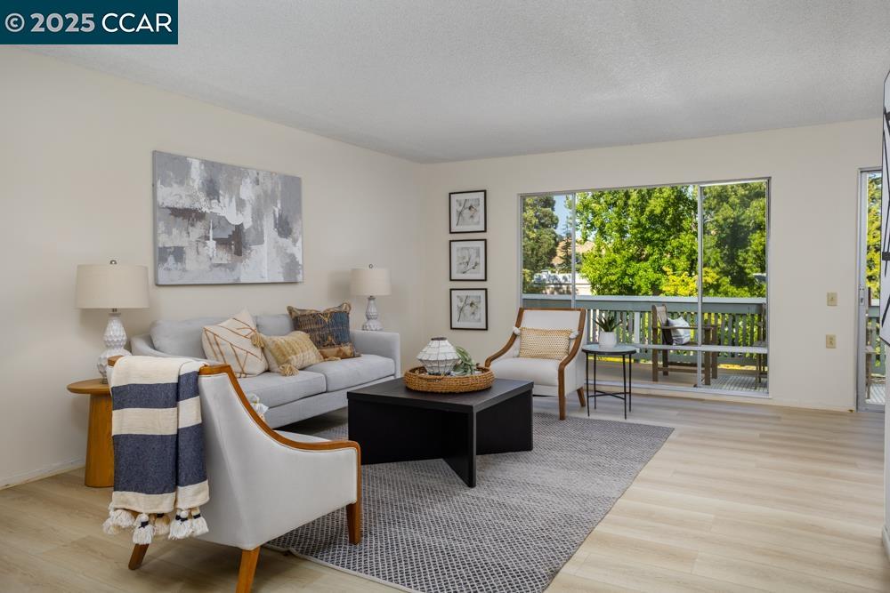 Detail Gallery Image 2 of 29 For 1349 Running Springs Rd #4,  Walnut Creek,  CA 94595 - 2 Beds | 1 Baths