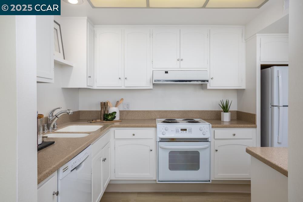 Detail Gallery Image 11 of 29 For 1349 Running Springs Rd #4,  Walnut Creek,  CA 94595 - 2 Beds | 1 Baths