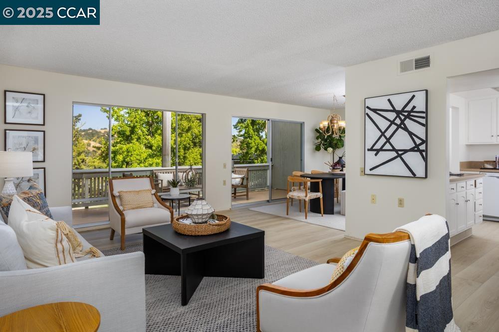 Detail Gallery Image 3 of 29 For 1349 Running Springs Rd #4,  Walnut Creek,  CA 94595 - 2 Beds | 1 Baths