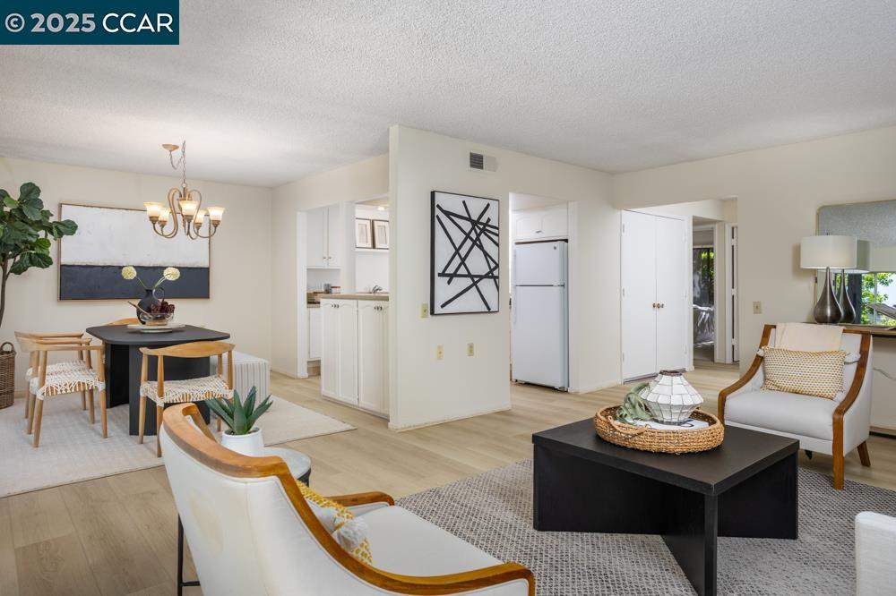 Detail Gallery Image 5 of 29 For 1349 Running Springs Rd #4,  Walnut Creek,  CA 94595 - 2 Beds | 1 Baths