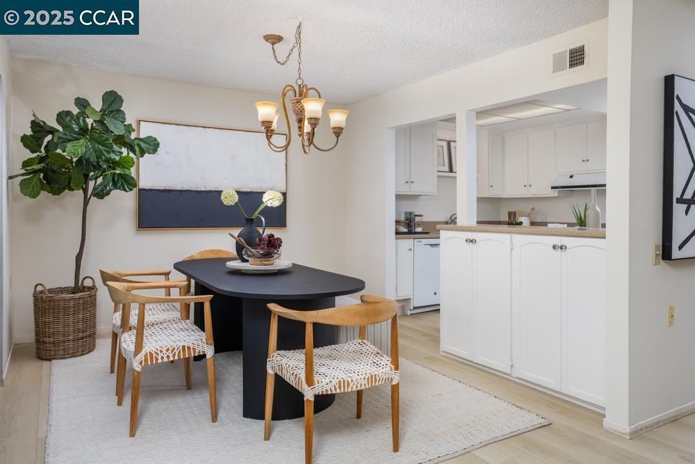 Detail Gallery Image 7 of 29 For 1349 Running Springs Rd #4,  Walnut Creek,  CA 94595 - 2 Beds | 1 Baths