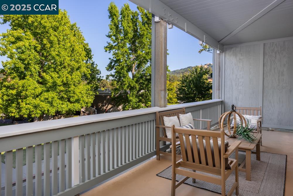 Detail Gallery Image 8 of 29 For 1349 Running Springs Rd #4,  Walnut Creek,  CA 94595 - 2 Beds | 1 Baths