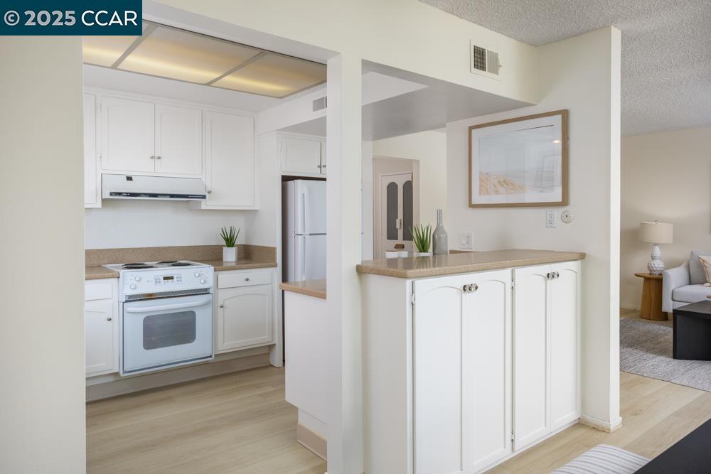 Detail Gallery Image 10 of 29 For 1349 Running Springs Rd #4,  Walnut Creek,  CA 94595 - 2 Beds | 1 Baths