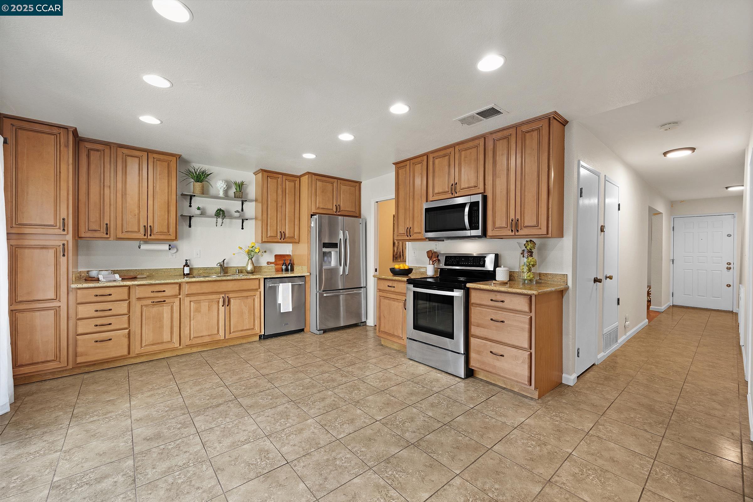 Detail Gallery Image 11 of 41 For 1668 Parkside Dr, Walnut Creek,  CA 94597 - 2 Beds | 2/1 Baths