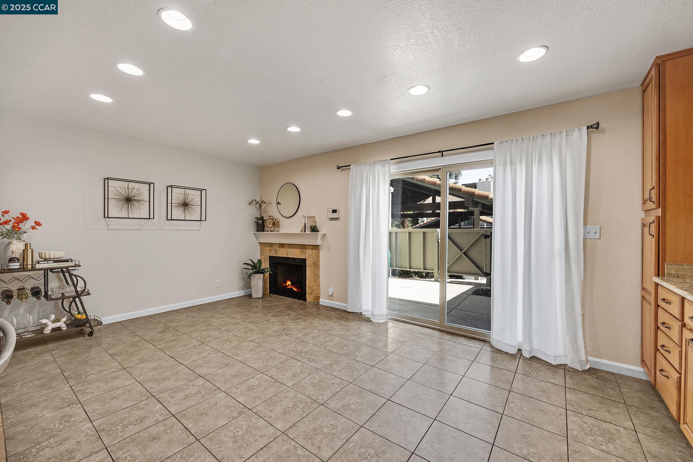 Detail Gallery Image 12 of 41 For 1668 Parkside Dr, Walnut Creek,  CA 94597 - 2 Beds | 2/1 Baths