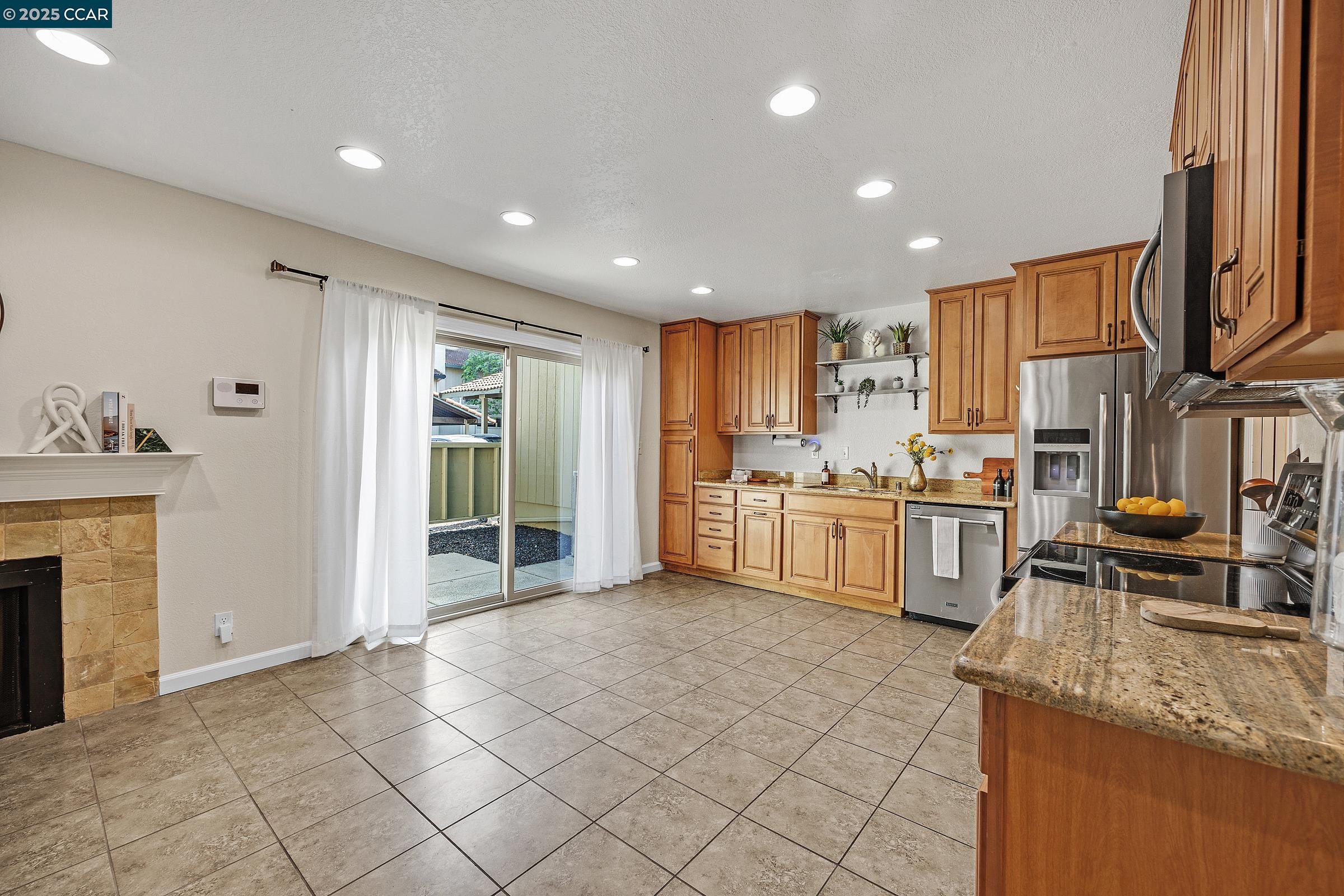 Detail Gallery Image 13 of 41 For 1668 Parkside Dr, Walnut Creek,  CA 94597 - 2 Beds | 2/1 Baths
