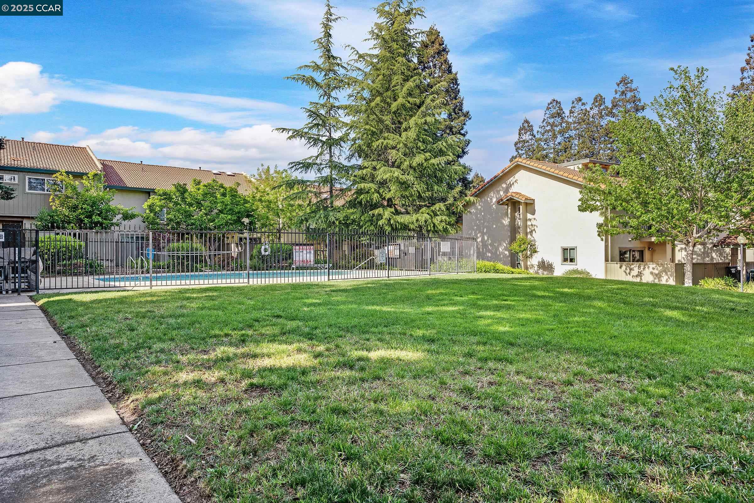 Detail Gallery Image 40 of 41 For 1668 Parkside Dr, Walnut Creek,  CA 94597 - 2 Beds | 2/1 Baths
