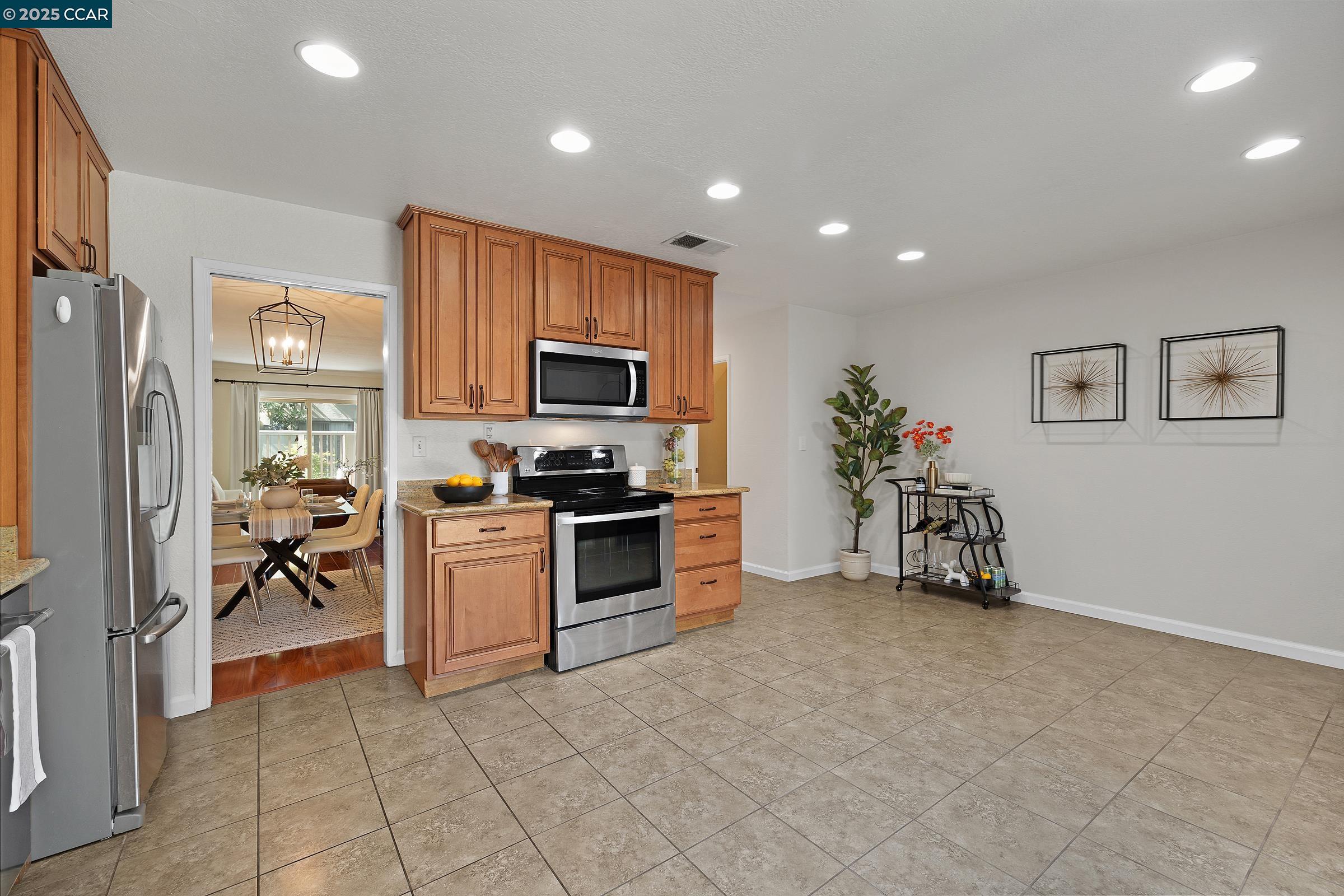 Detail Gallery Image 10 of 41 For 1668 Parkside Dr, Walnut Creek,  CA 94597 - 2 Beds | 2/1 Baths