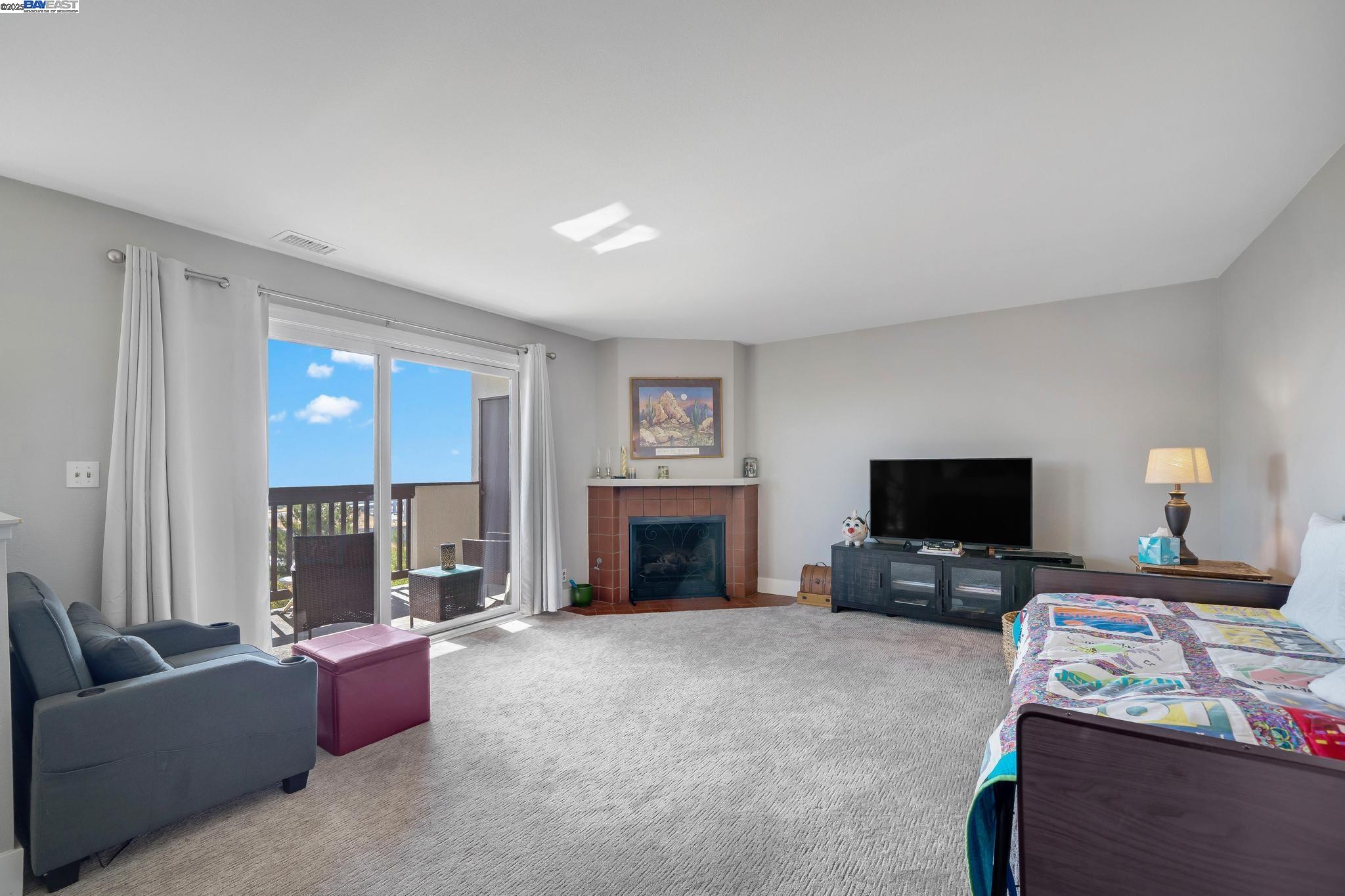 21083 Gary Dr # 211, Hayward, California 94546, 2 Bedrooms Bedrooms, 6 Rooms Rooms,2 BathroomsBathrooms,Residential,For Sale,21083 Gary Dr # 211,41105478