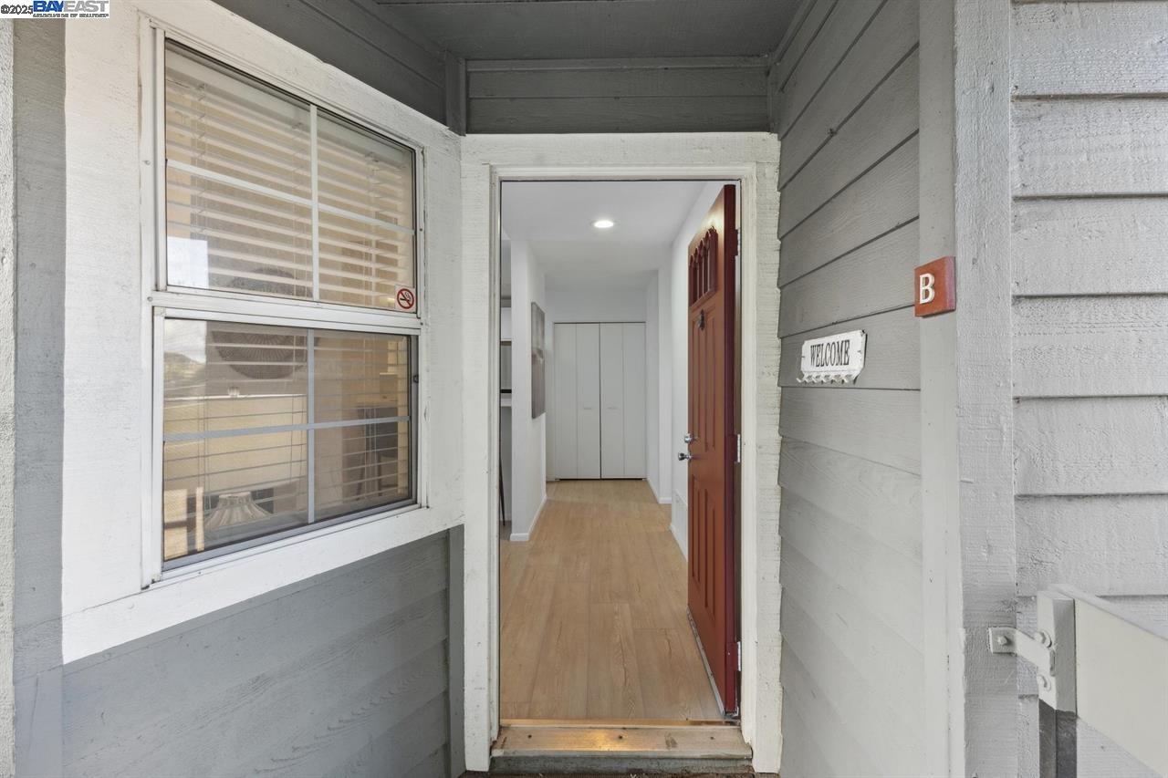Detail Gallery Image 1 of 17 For 7595 Canyon Meadow Cir #B,  Pleasanton,  CA 94588 - 3 Beds | 2 Baths