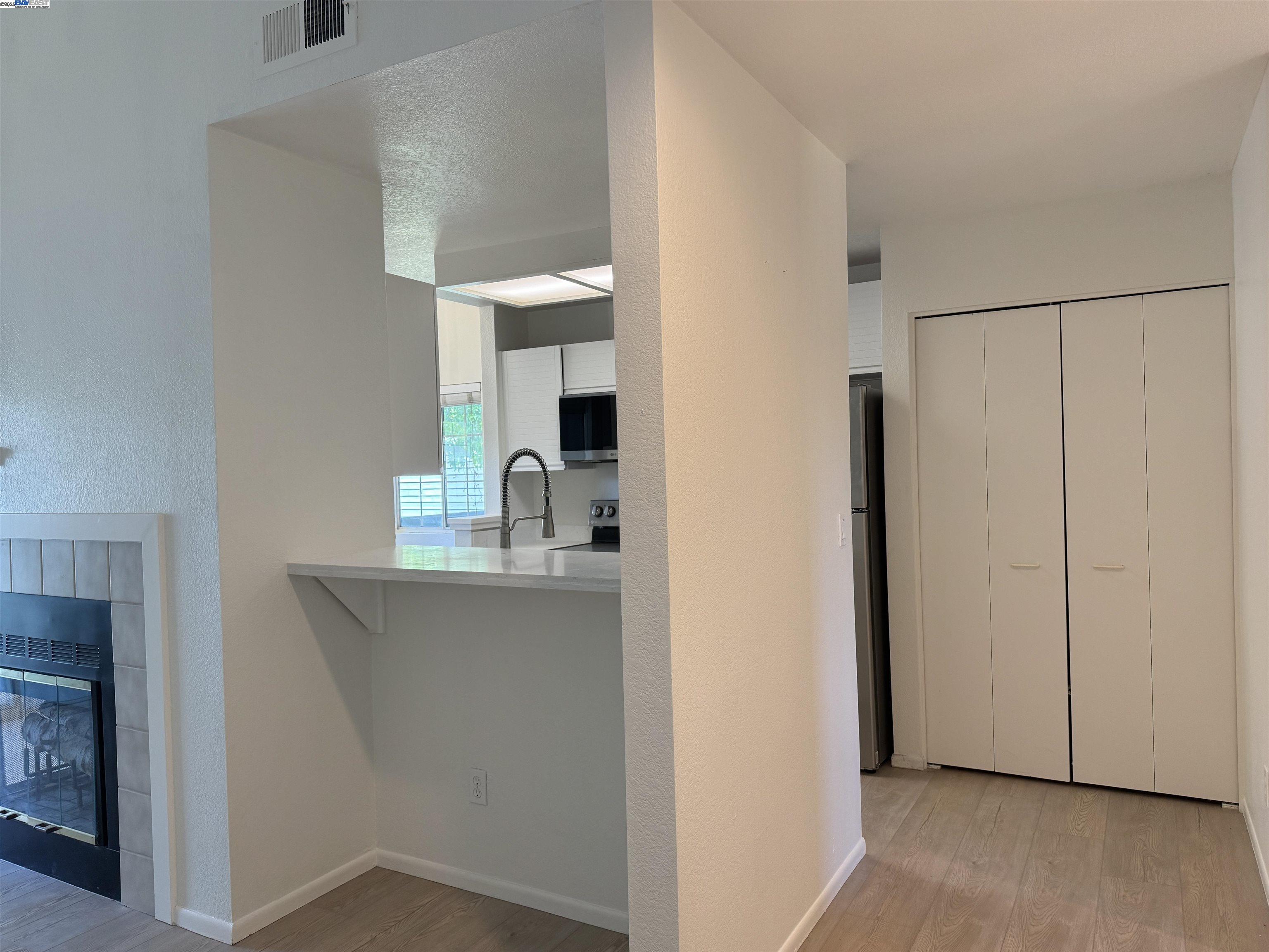 Detail Gallery Image 2 of 16 For 7595 Canyon Meadow Cir #B,  Pleasanton,  CA 94588 - 3 Beds | 2 Baths