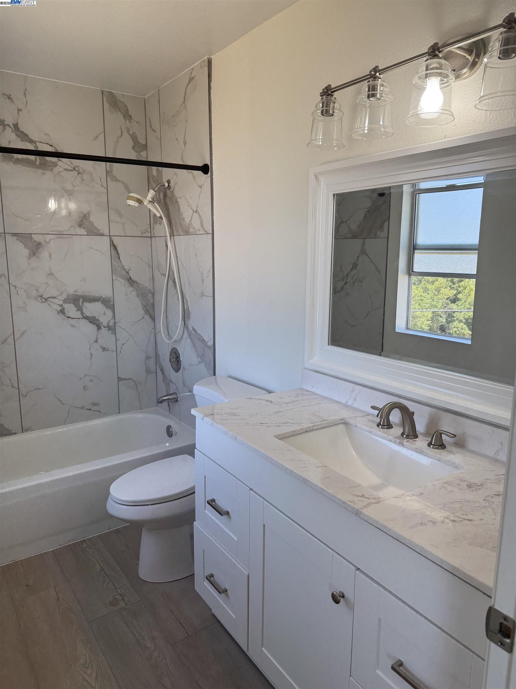 Detail Gallery Image 13 of 16 For 7595 Canyon Meadow Cir #B,  Pleasanton,  CA 94588 - 3 Beds | 2 Baths