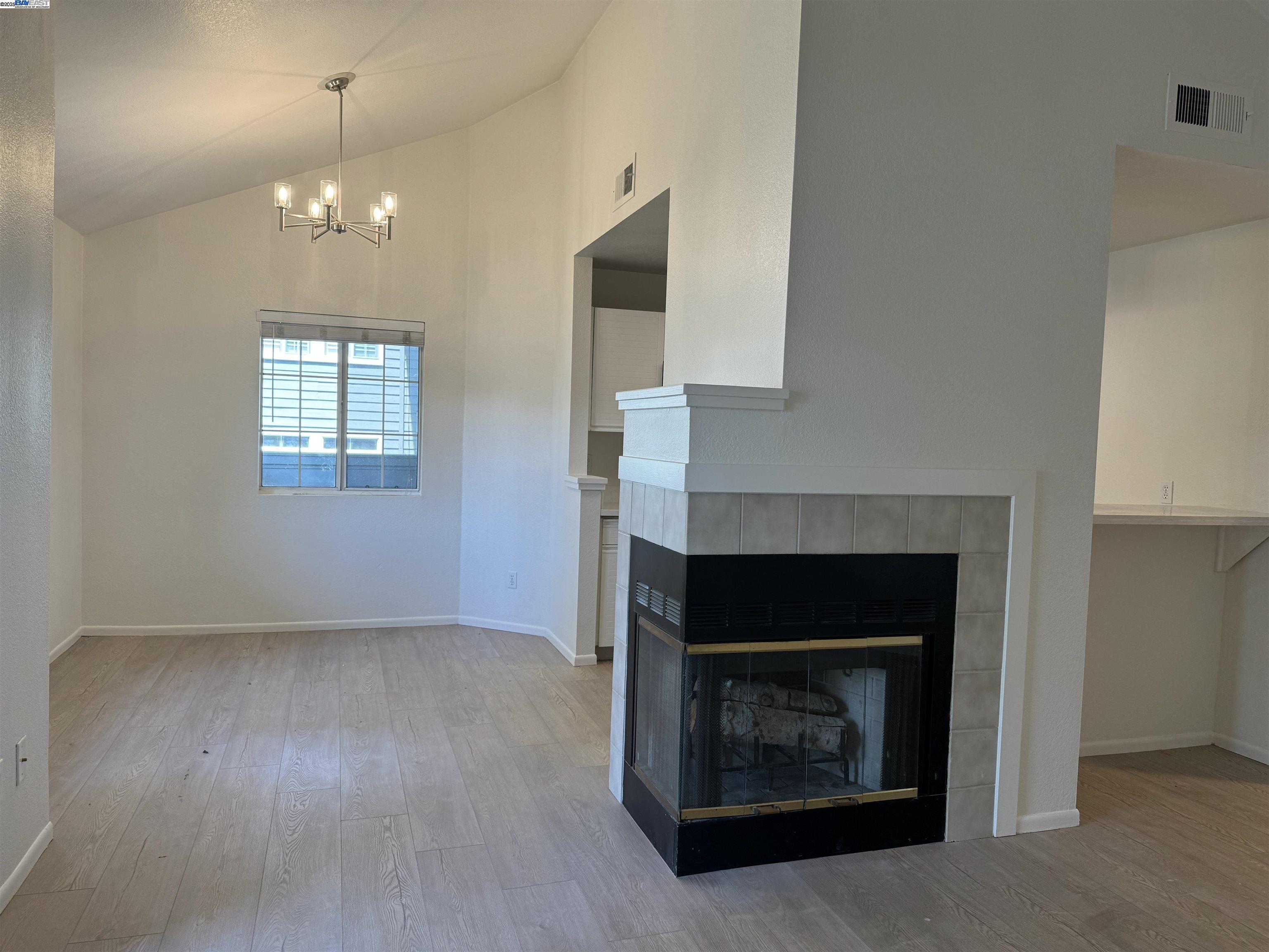 Detail Gallery Image 3 of 16 For 7595 Canyon Meadow Cir #B,  Pleasanton,  CA 94588 - 3 Beds | 2 Baths