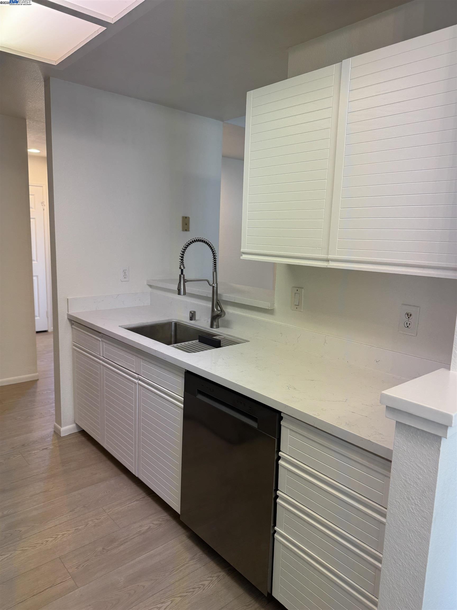 Detail Gallery Image 6 of 16 For 7595 Canyon Meadow Cir #B,  Pleasanton,  CA 94588 - 3 Beds | 2 Baths