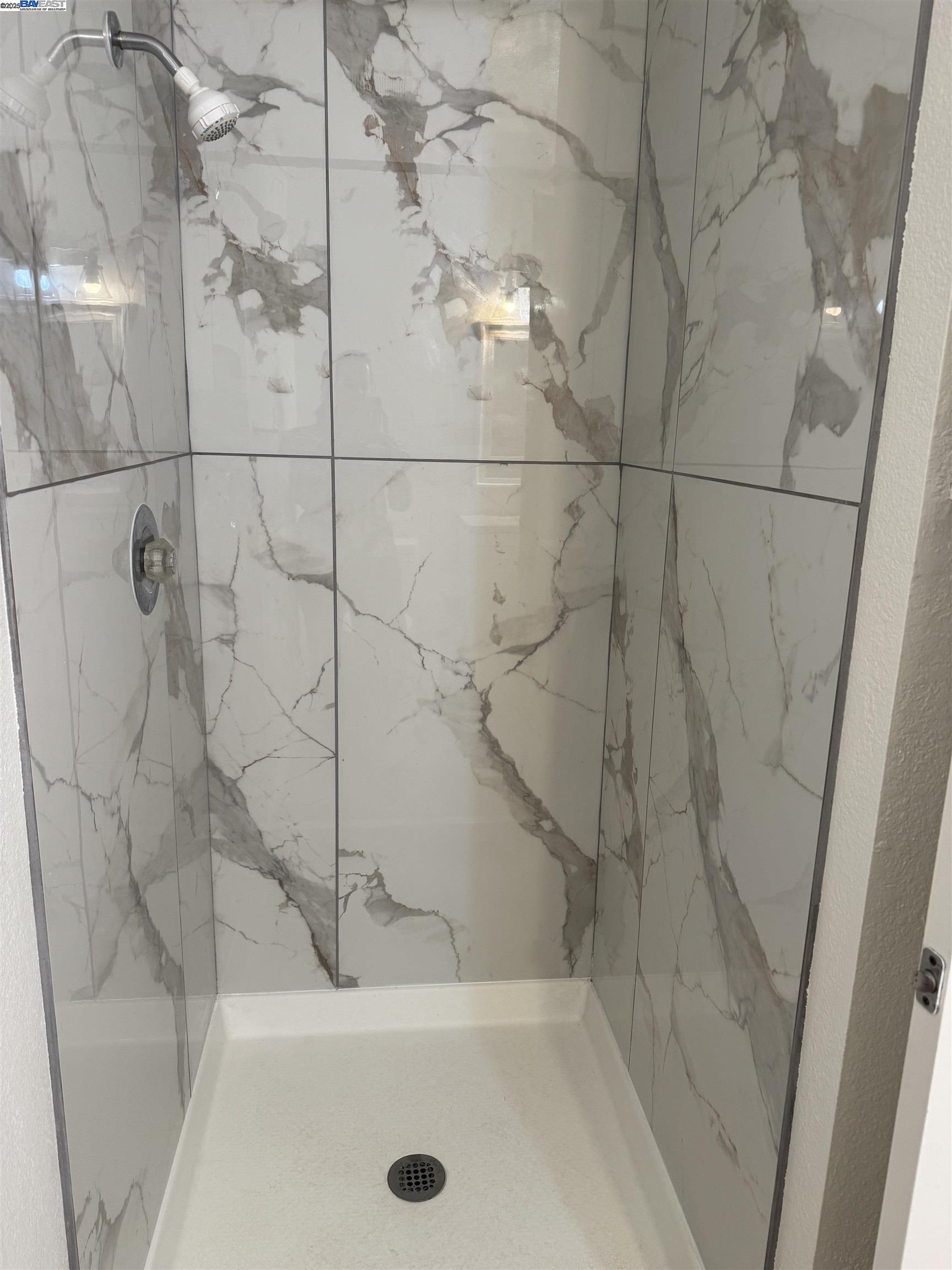 Detail Gallery Image 10 of 16 For 7595 Canyon Meadow Cir #B,  Pleasanton,  CA 94588 - 3 Beds | 2 Baths