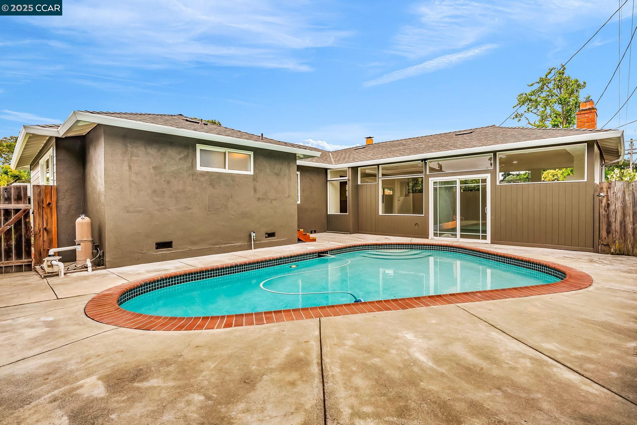 Detail Gallery Image 2 of 24 For 3637 Hazelwood St, Vallejo,  CA 94591 - 3 Beds | 2 Baths