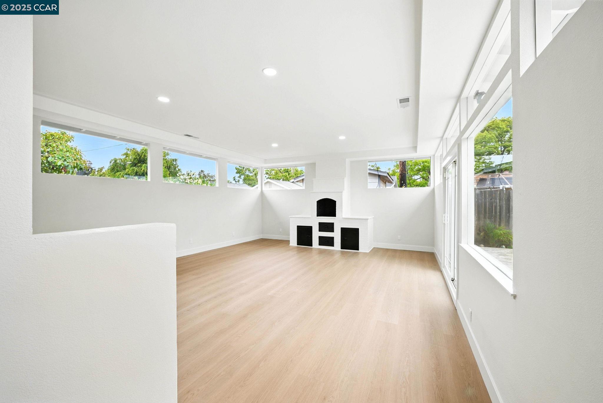 Detail Gallery Image 11 of 24 For 3637 Hazelwood St, Vallejo,  CA 94591 - 3 Beds | 2 Baths