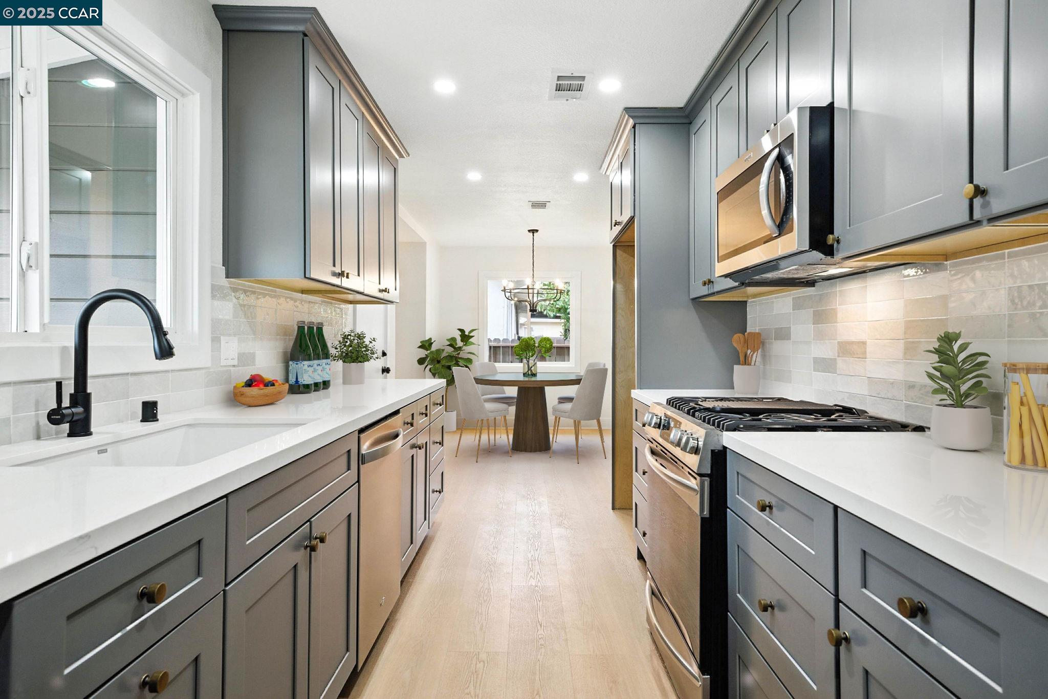 Detail Gallery Image 5 of 24 For 3637 Hazelwood St, Vallejo,  CA 94591 - 3 Beds | 2 Baths