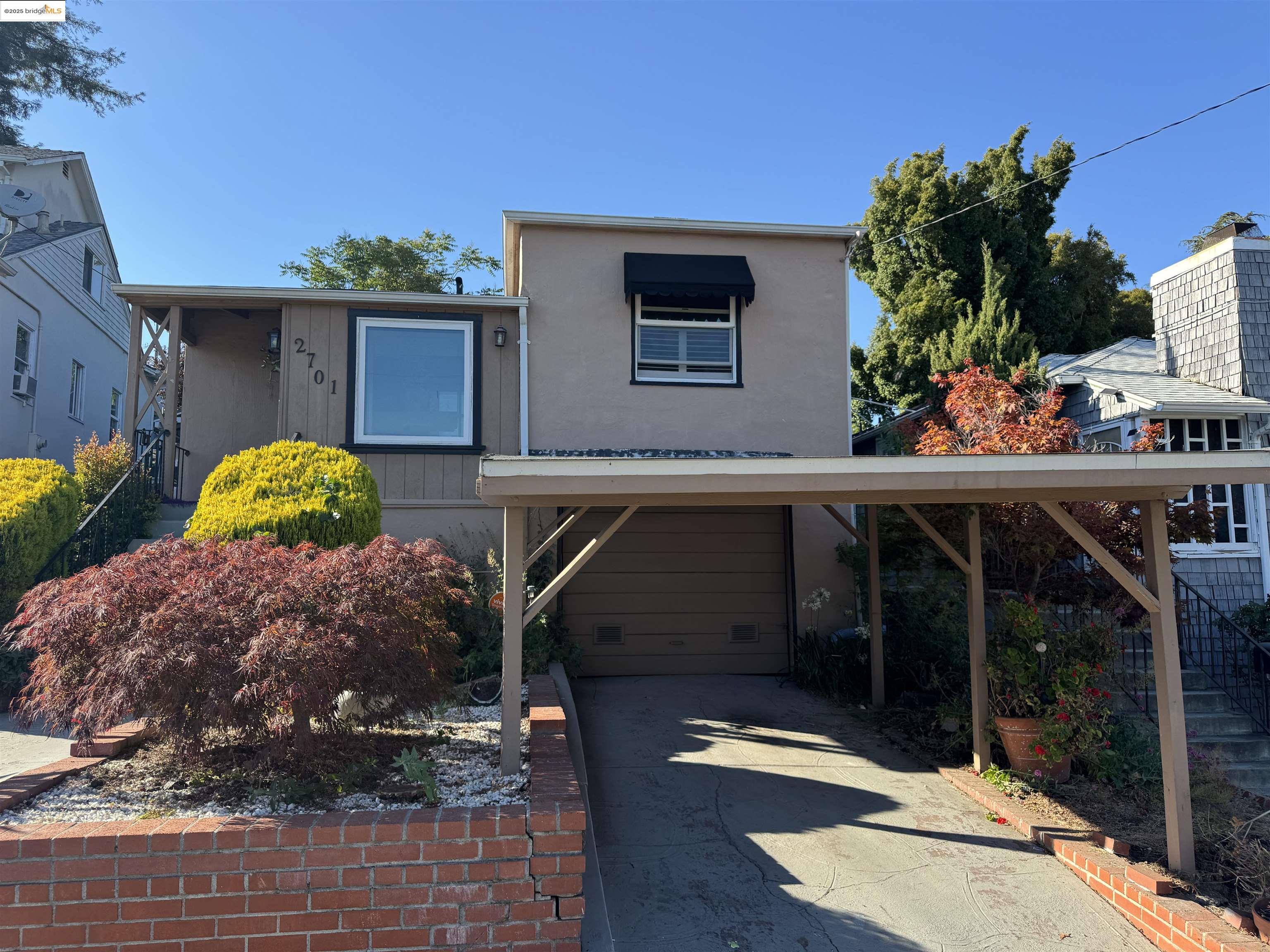 Detail Gallery Image 2 of 40 For 2701 Oliver Ave, Oakland,  CA 94605 - 2 Beds | 1/1 Baths