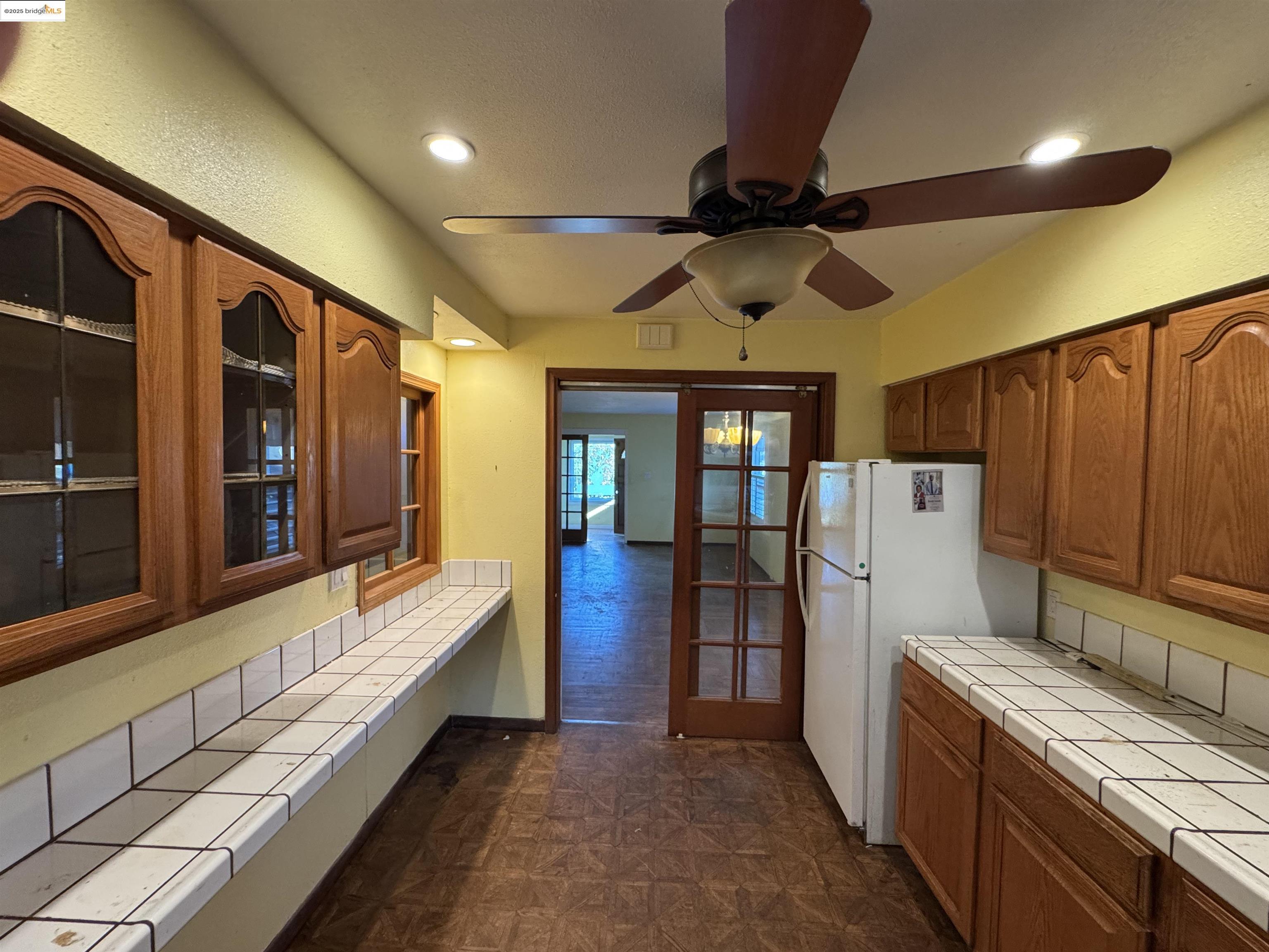Detail Gallery Image 12 of 40 For 2701 Oliver Ave, Oakland,  CA 94605 - 2 Beds | 1/1 Baths